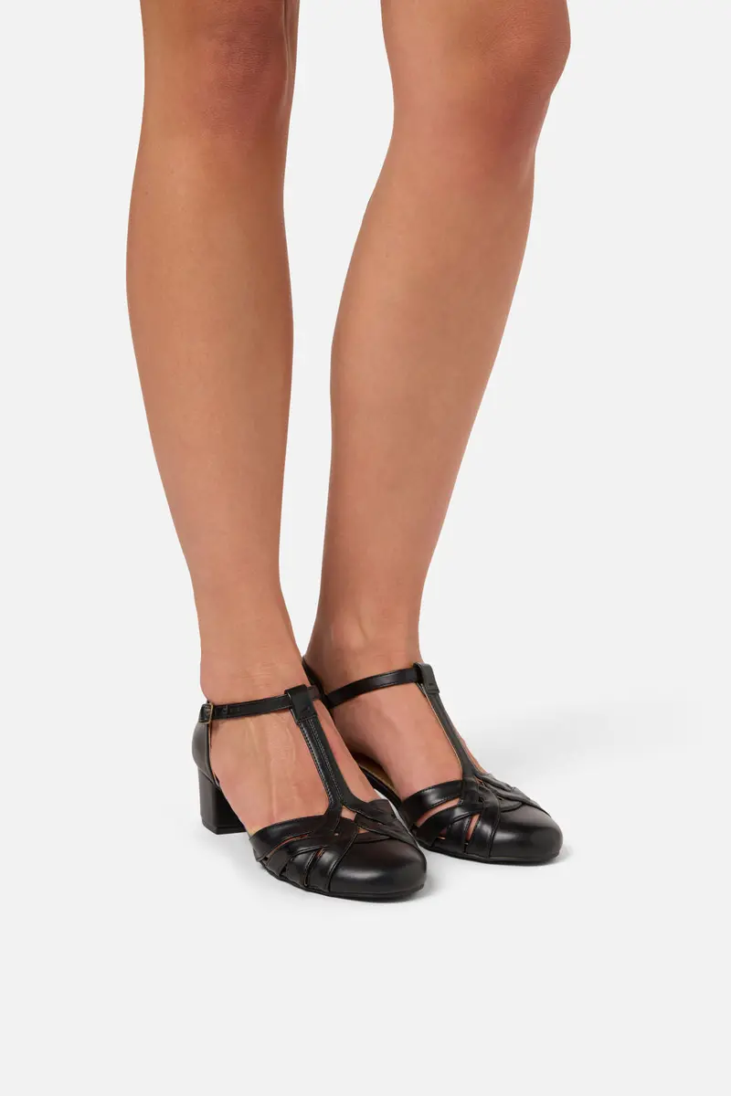 Black Vintage Strap Heel 1