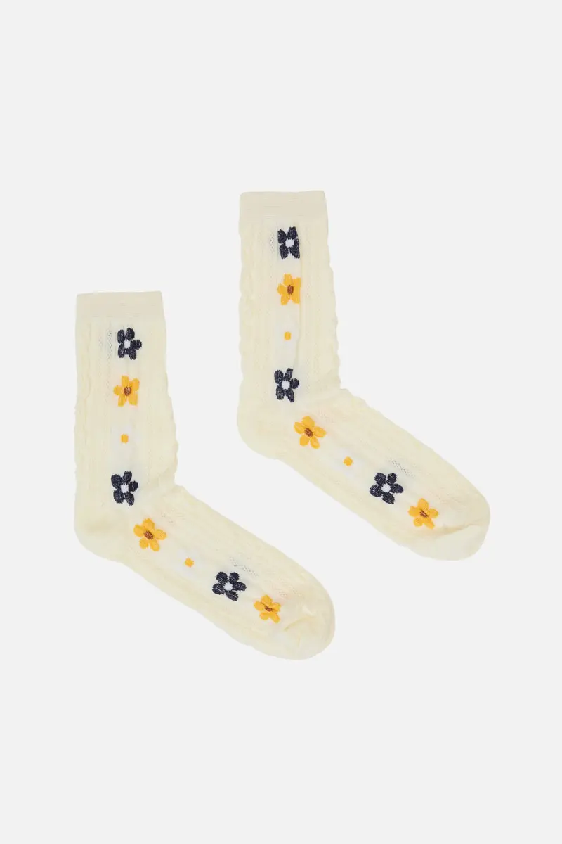Cream Flower Chain Sock 1