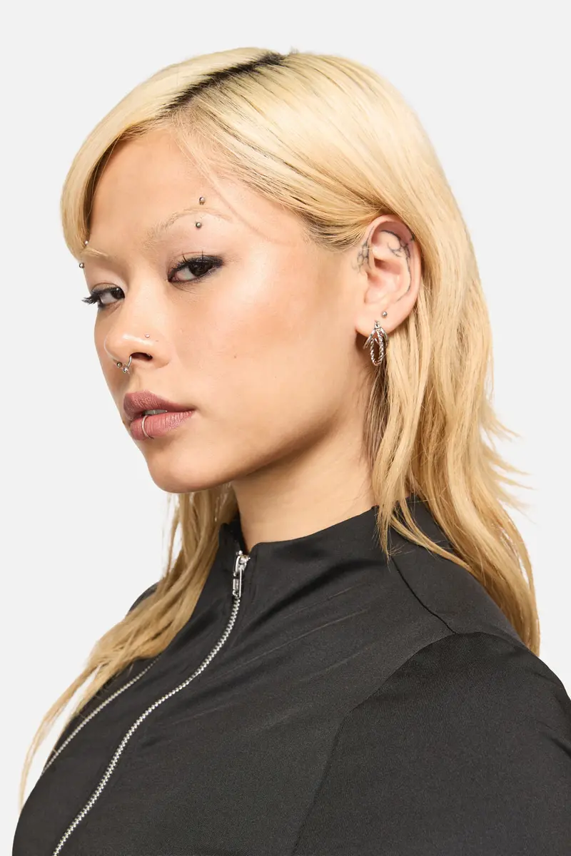 Simple Huggie Chain Earrings 1