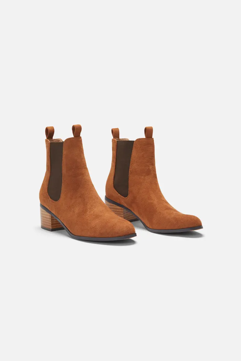Stylish Heeled Boots with Elastic Gusset