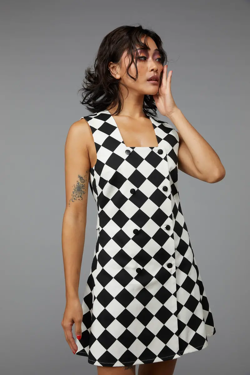 Trapeeze Pinafore 1