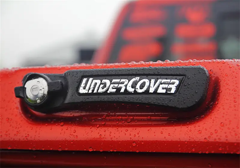 Undercover Es Hard Tonneau Cover – 6.4-Foot Bed, Compatible With 2009–2022 Ram 1500 (Uc3078S) 1